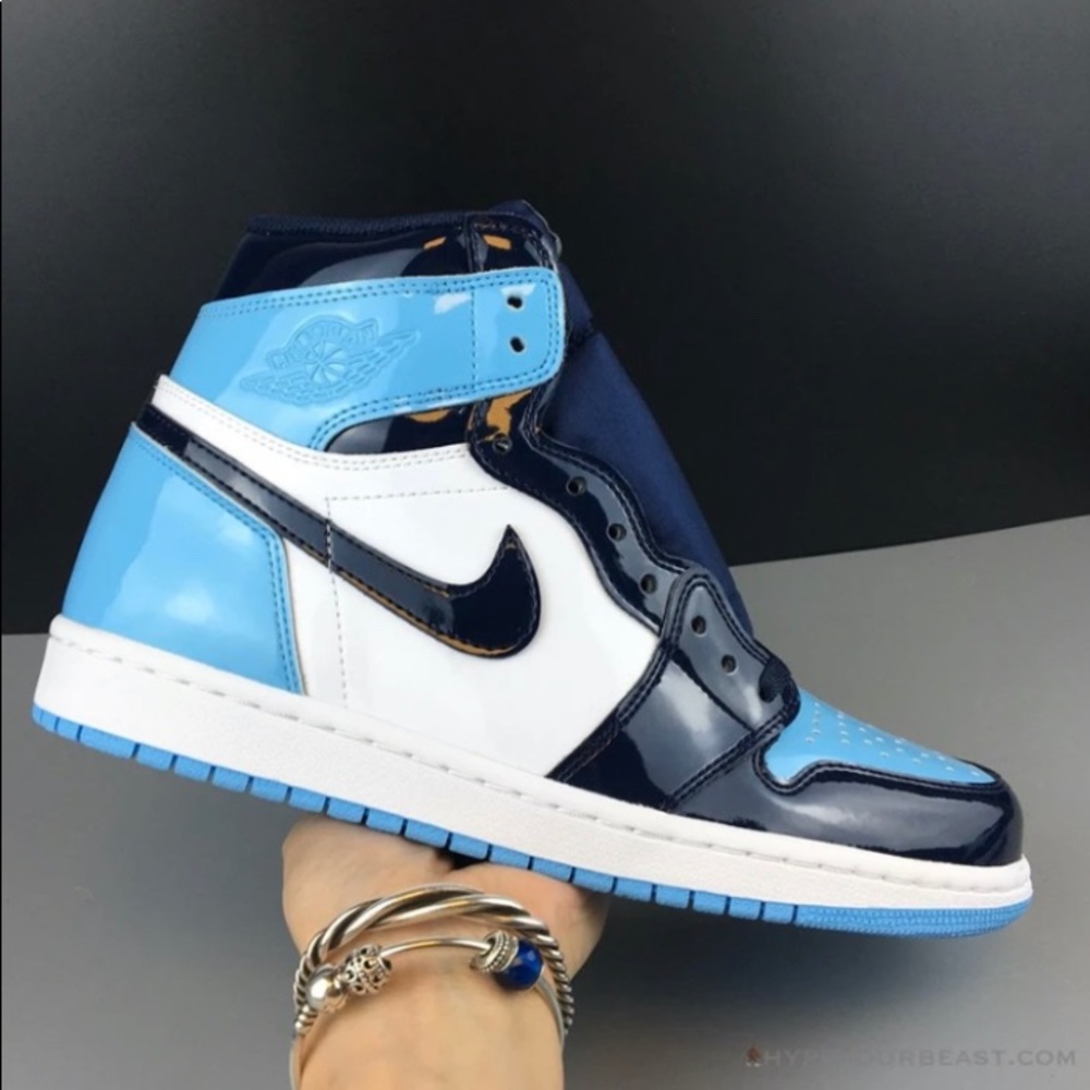 UNC retro jordan’s size 7